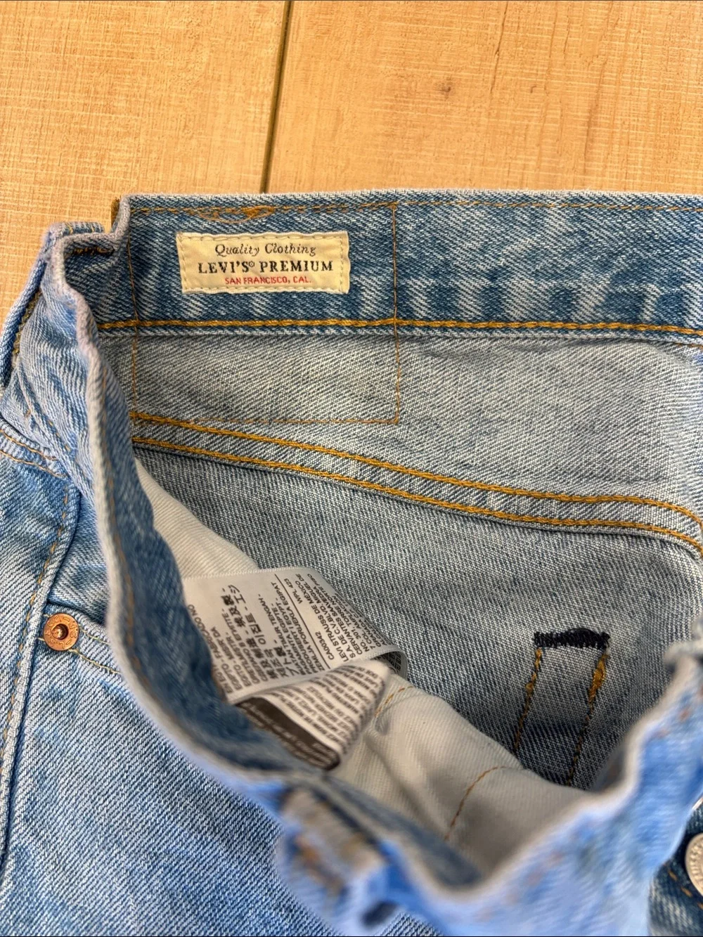 Levi's 501 Light Blue Straight Jeans